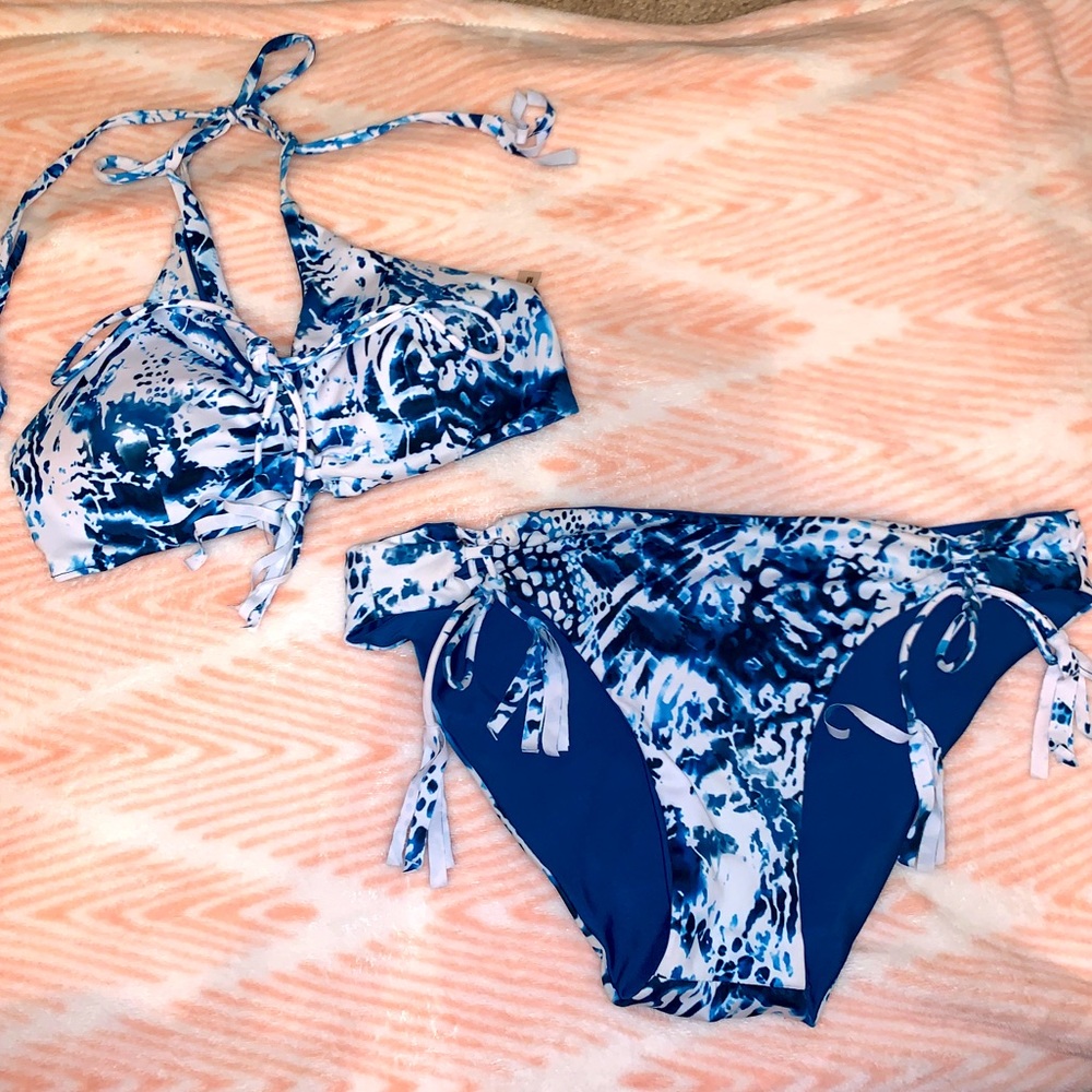 Cupshe blue tie dye swimsuit - Picture 7 of 8